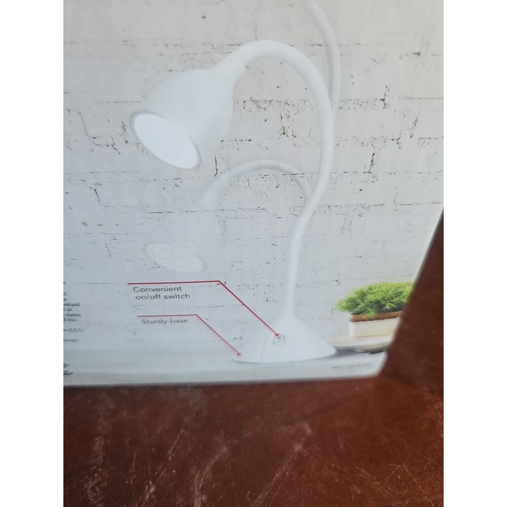 Desk Lamp LED Flexible White Sunbeam 3.5 Watts 300 Lumens - Picture 4 of 4
